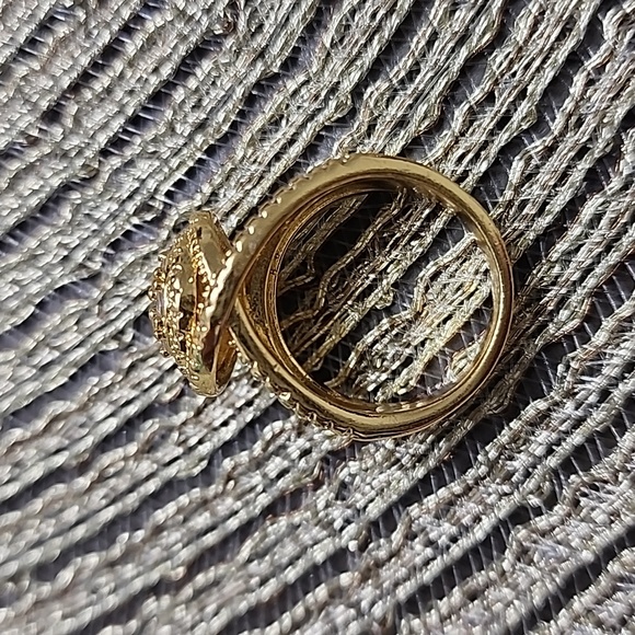 RING - Picture 2 of 5